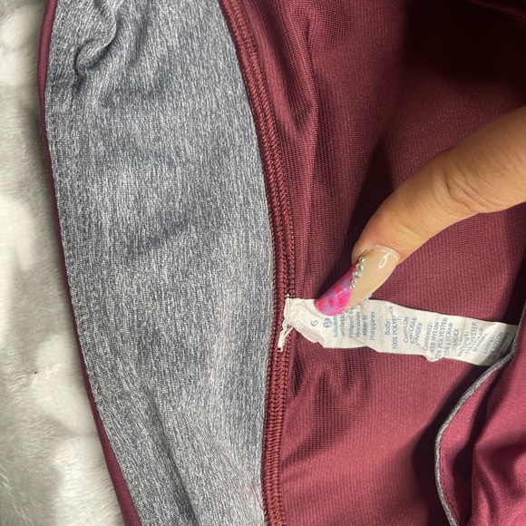 Lululemon - Picture 3 of 3